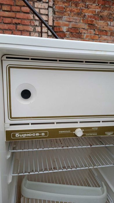 Холодильник, робочий