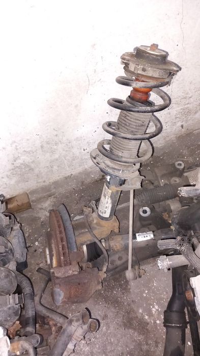 Amortyzator zwrotnica mcperson vw touran 3 lewa prawa strona lewy praw