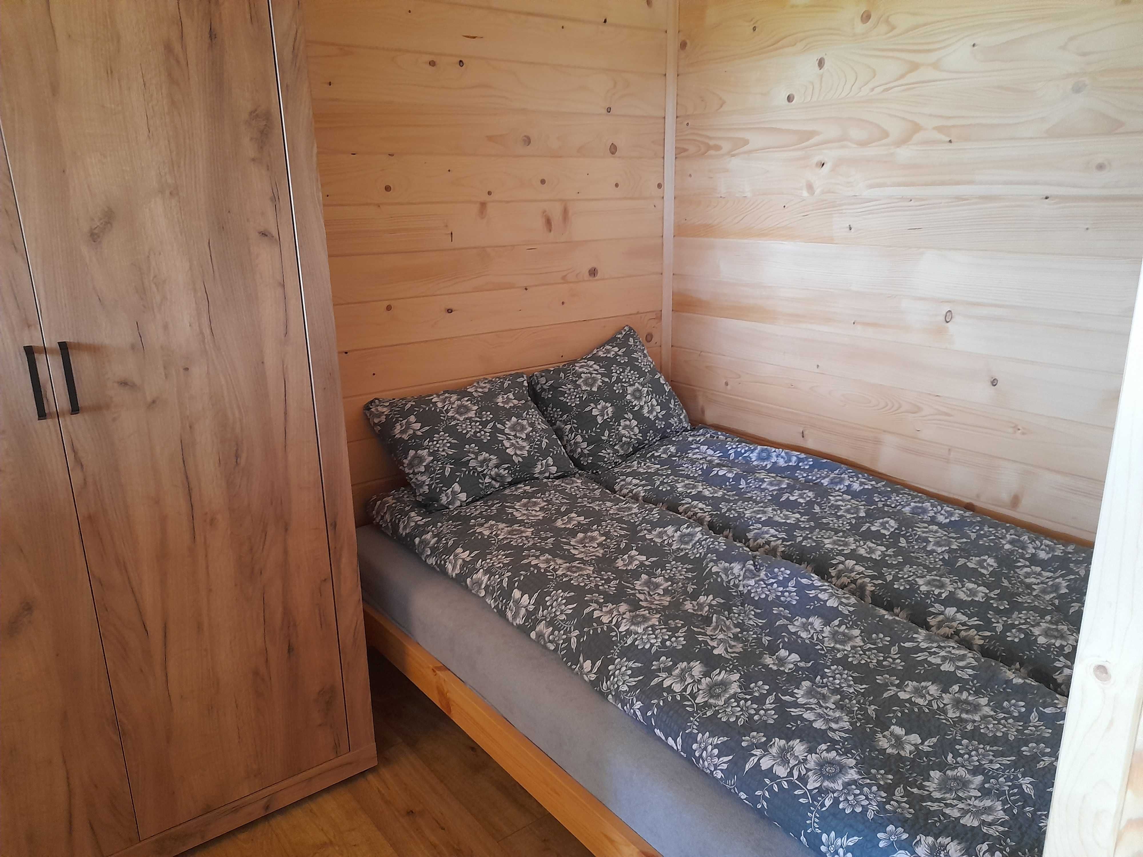 Całoroczny, drewniany domek nad jeziorem Lubie.
