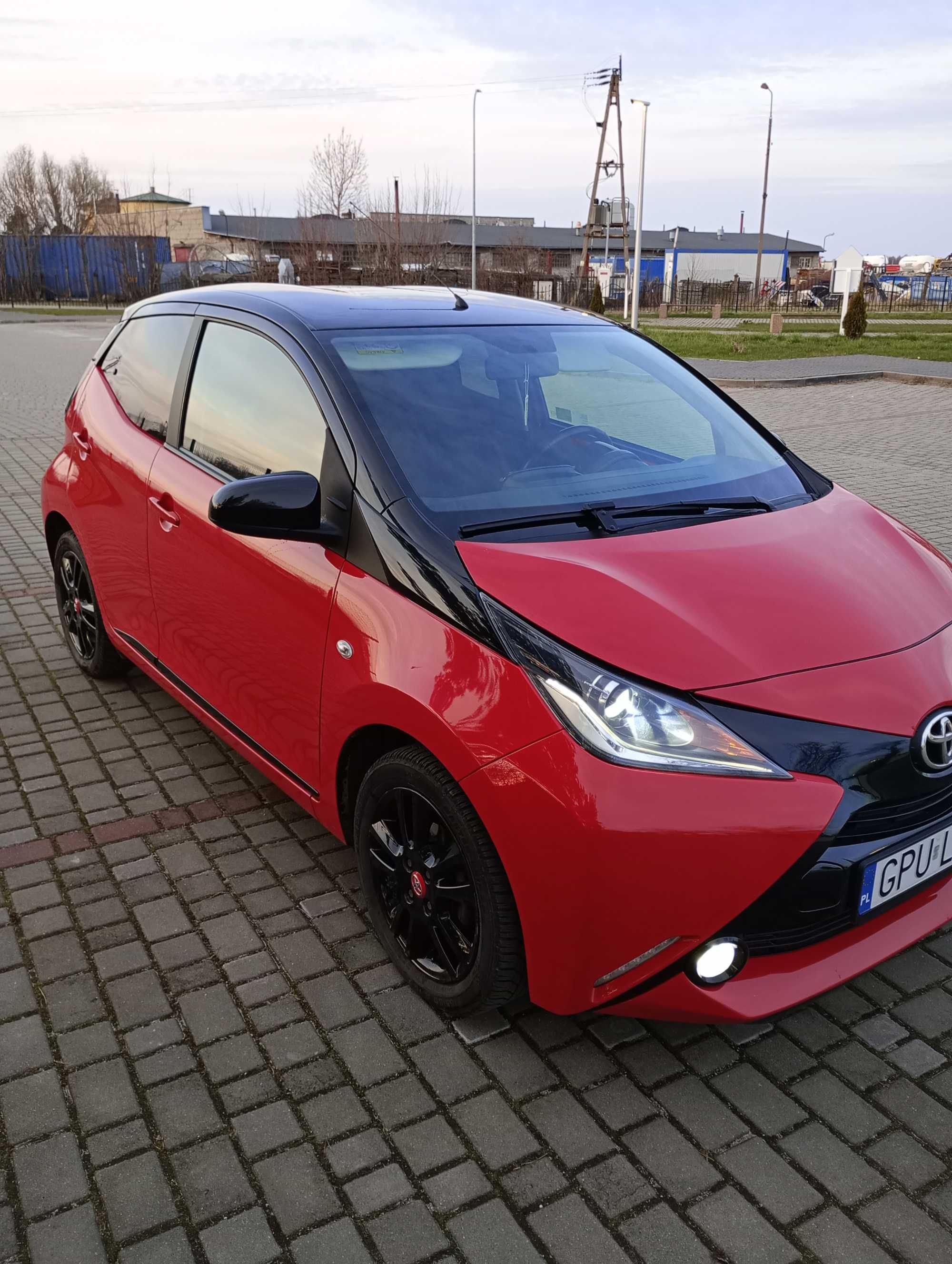 Toyota Aygo X-Cite najbogatsza wersja, tablet, kamera cofania