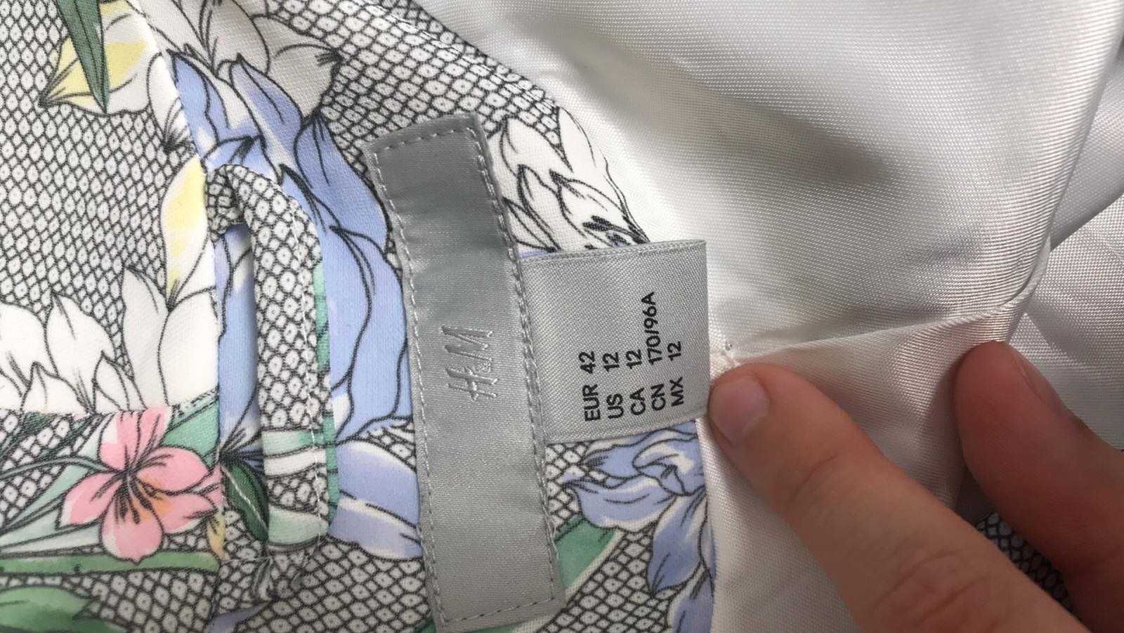 Очень красивый костюм H&M p12/M-L.