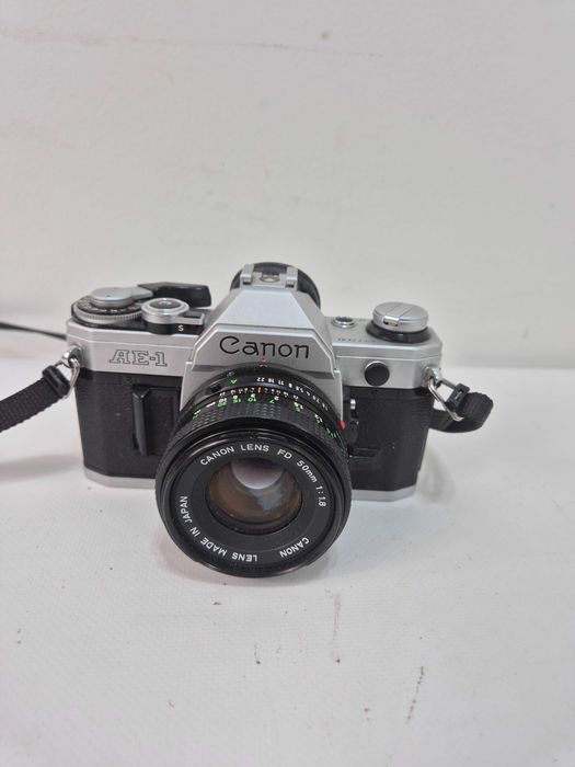 Canon AE-1 Program + Canon FD 50/1.8