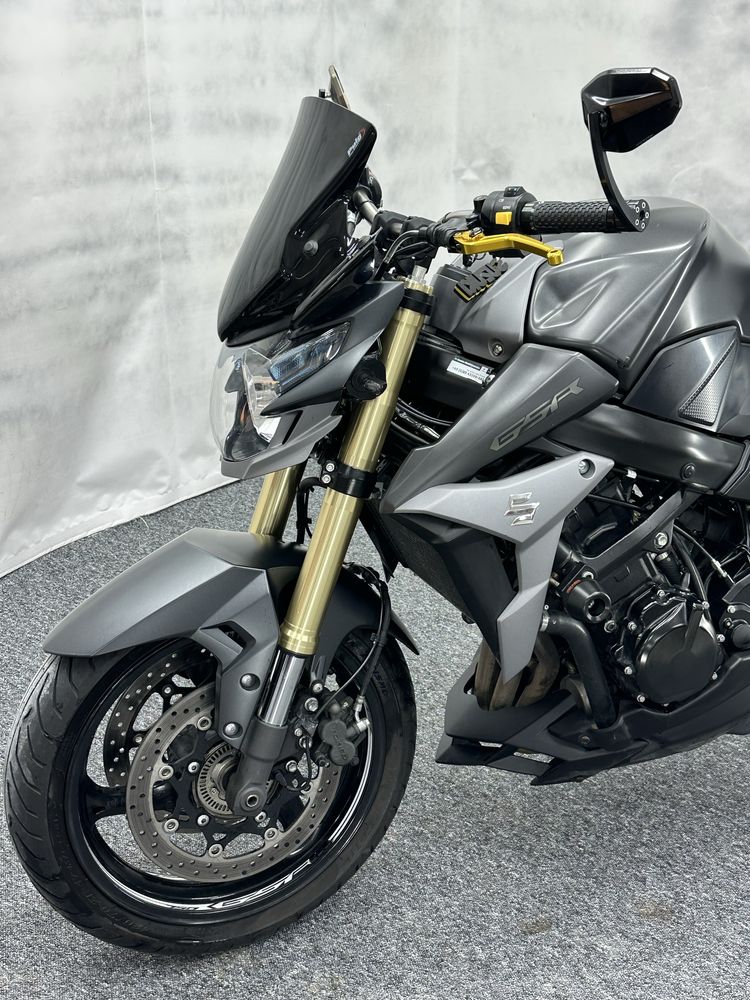 Suzuki GSR 750 Pięknie utrzymany