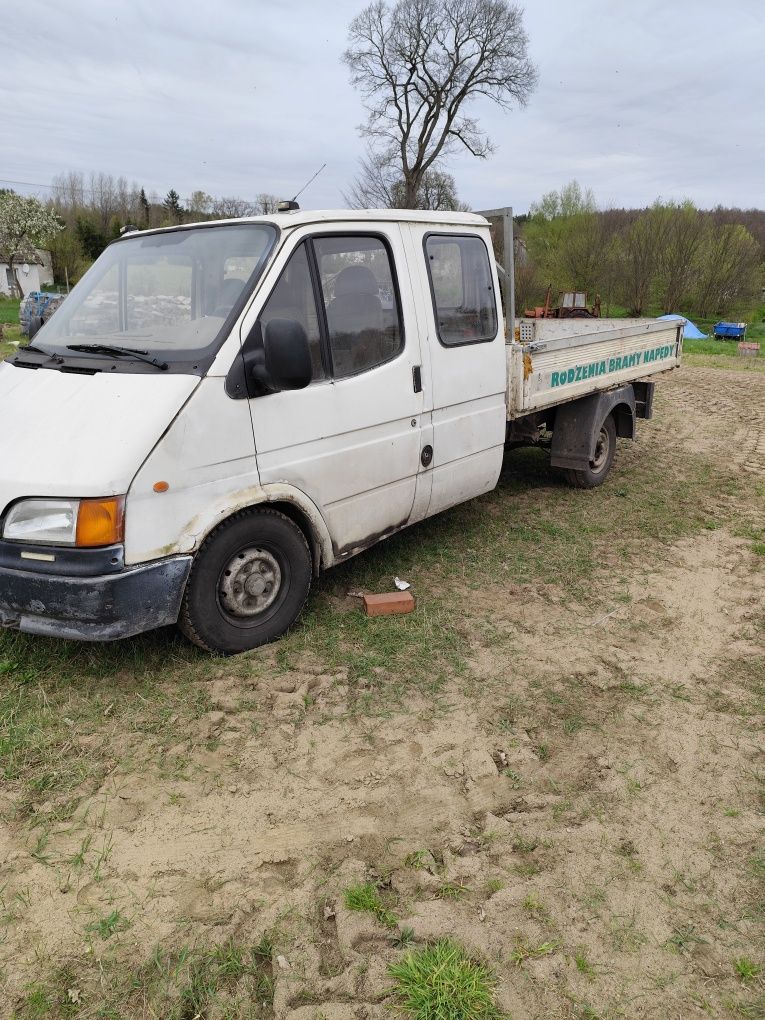 Sprzedam ford transit uszkodzony