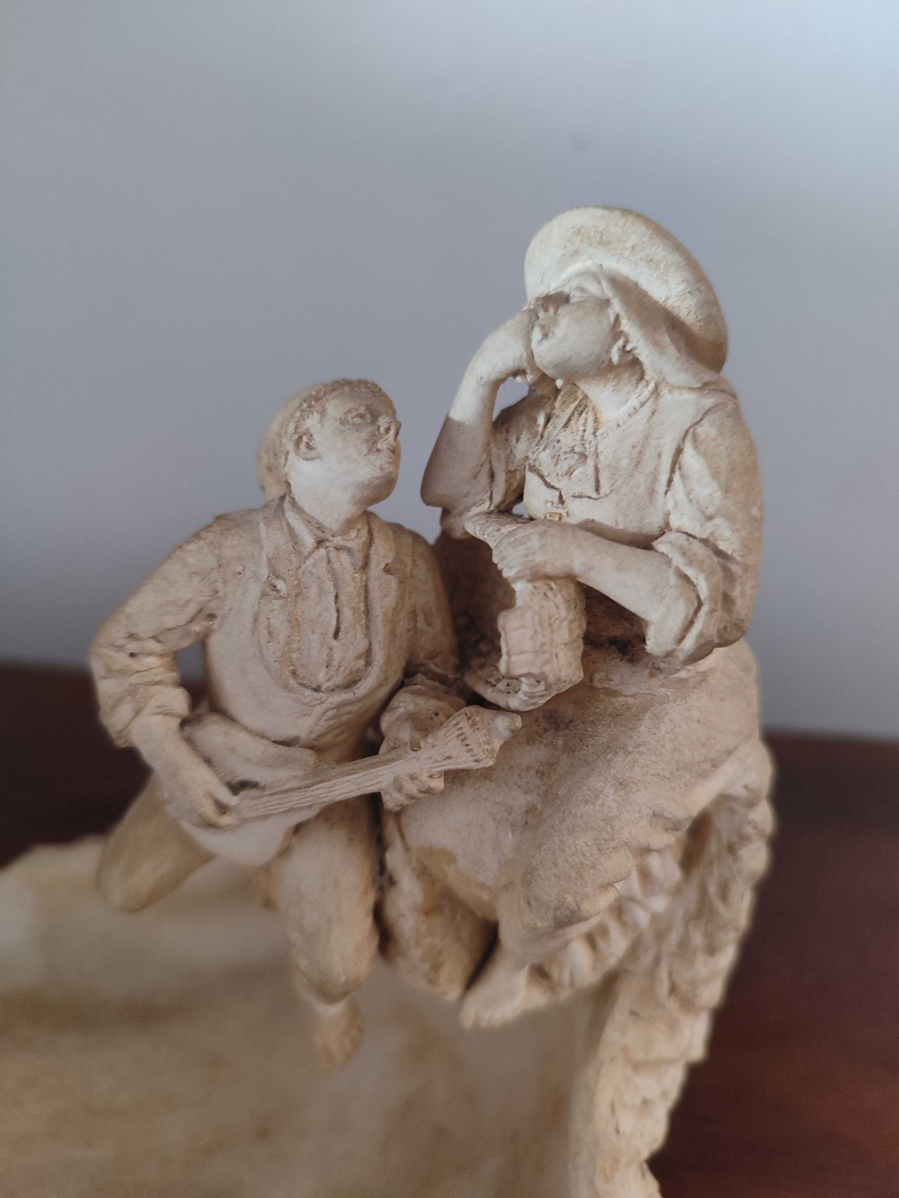 Escultura " Serenata" do ceramista F. Elias dos Santos