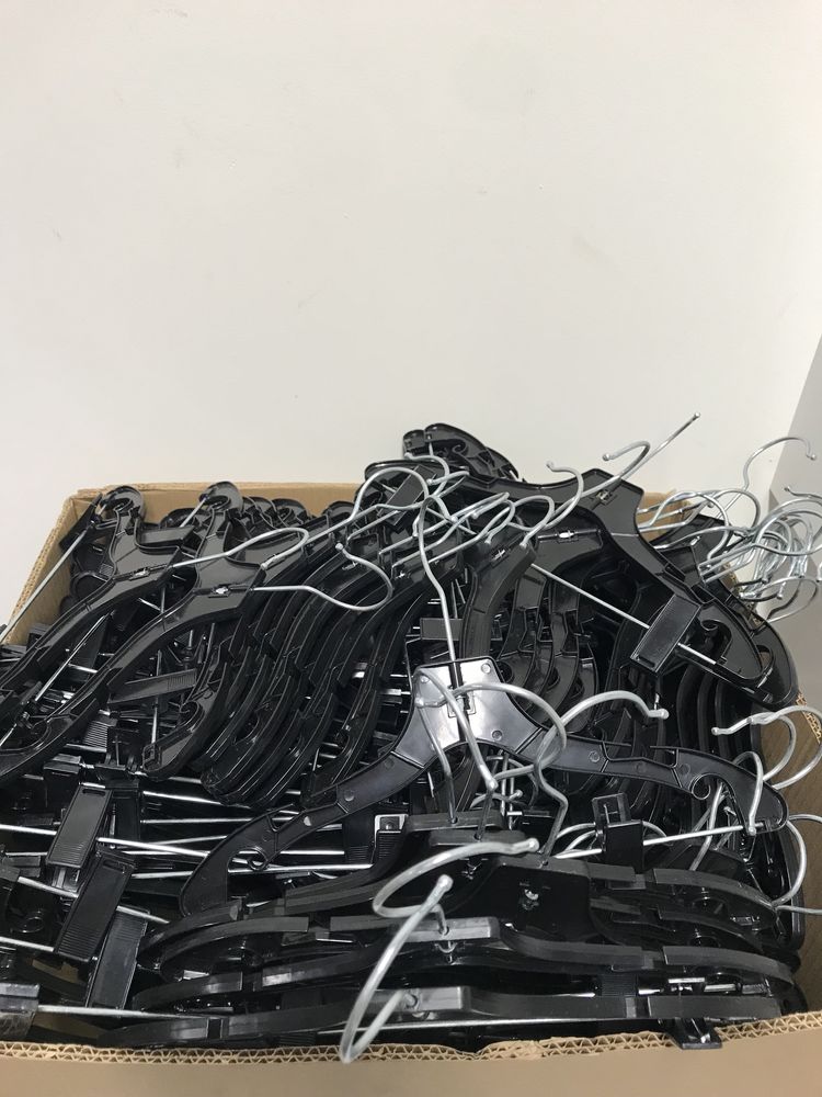 Conjunto de > 100 cabides de criança