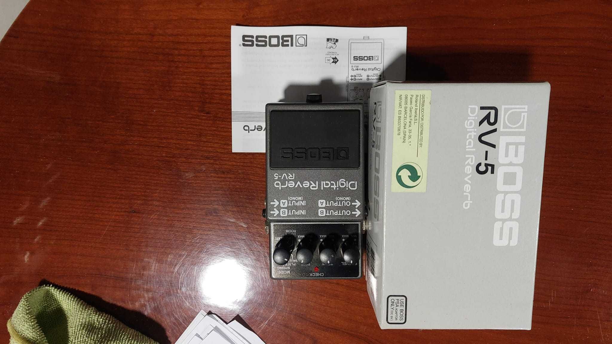 Pedal boss CS-3 Compressor Sustainer e RV-5 Digital Reverb