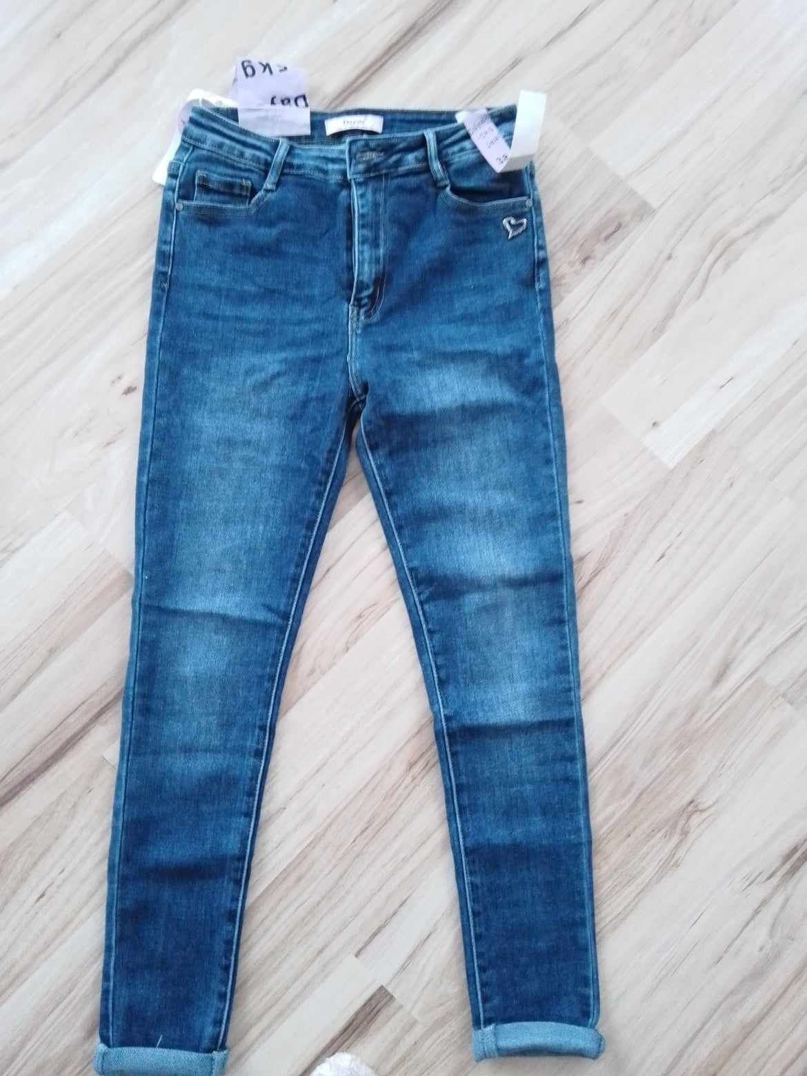 Spodnie jeansy rozmiar M z metką