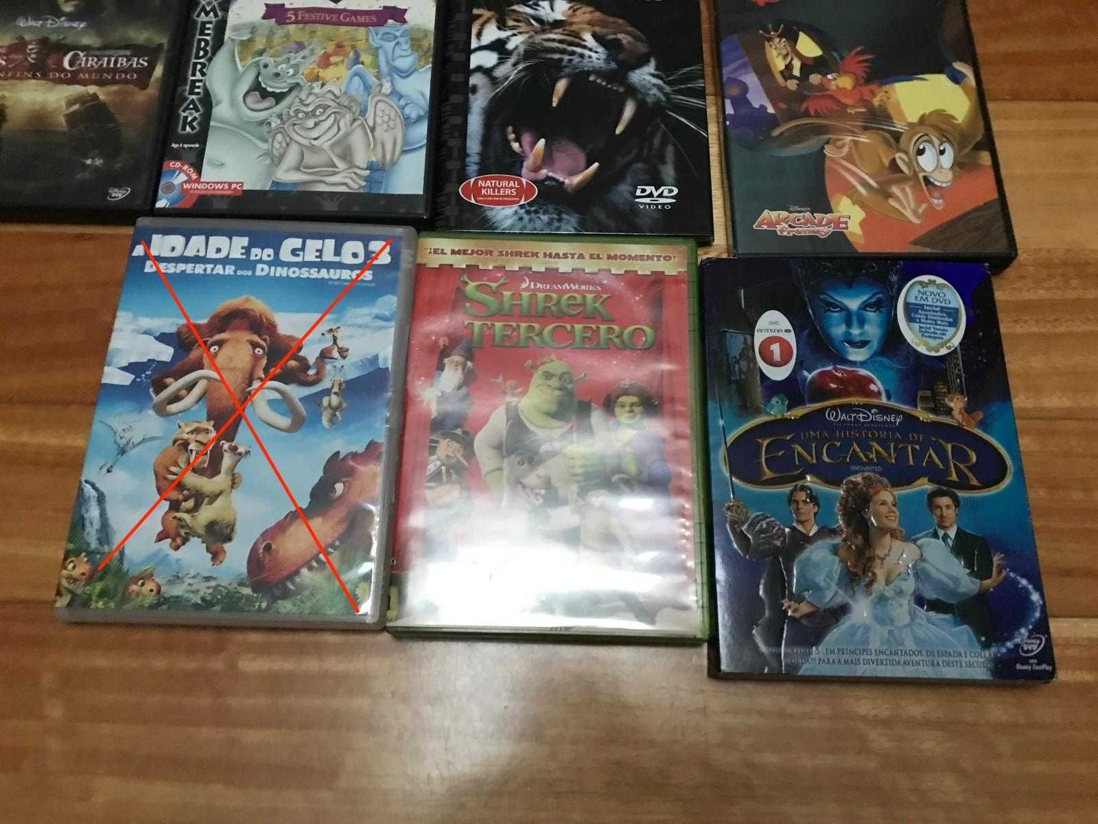Vários filmes em DV’s e jogos em CD