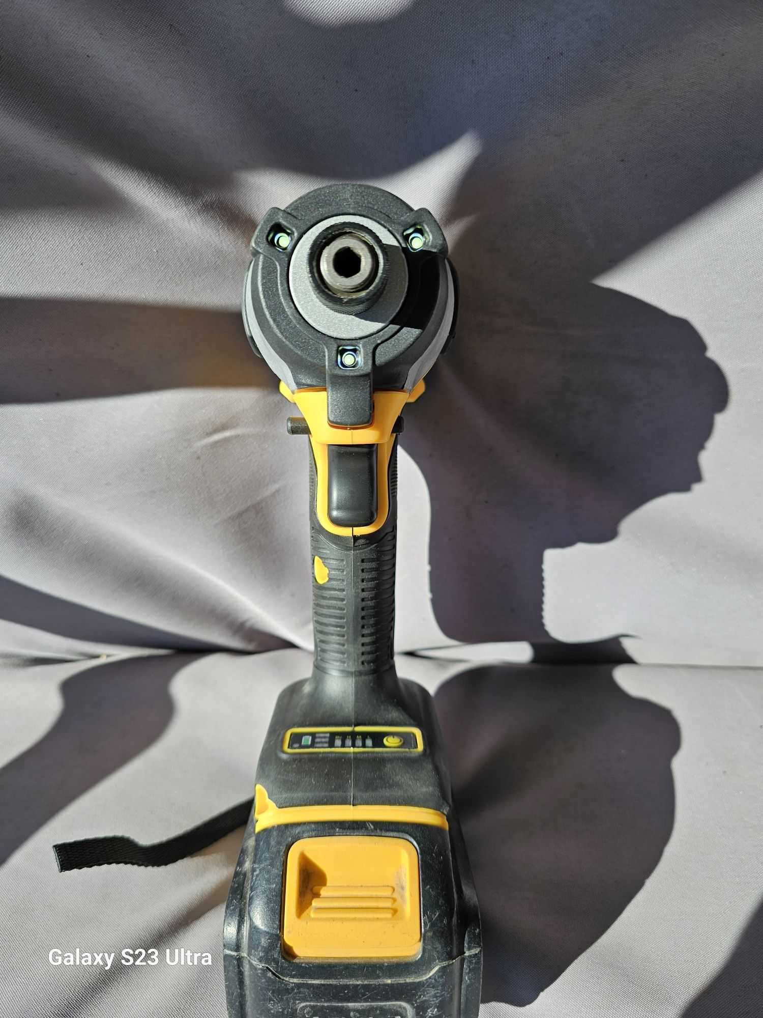 Zakrętarka dewalt DCF850