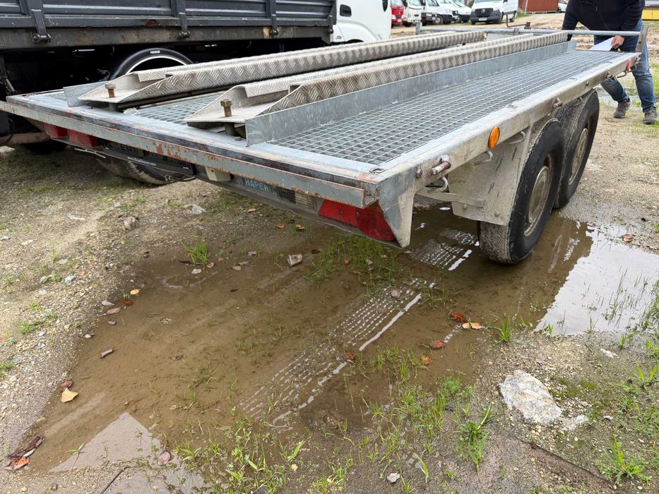 Reboque com documentos