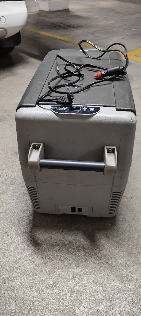 IndelB frigorífico portátil +8/-12v usado Bom estado