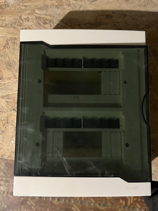 Електро ящик для автоматів , светильник