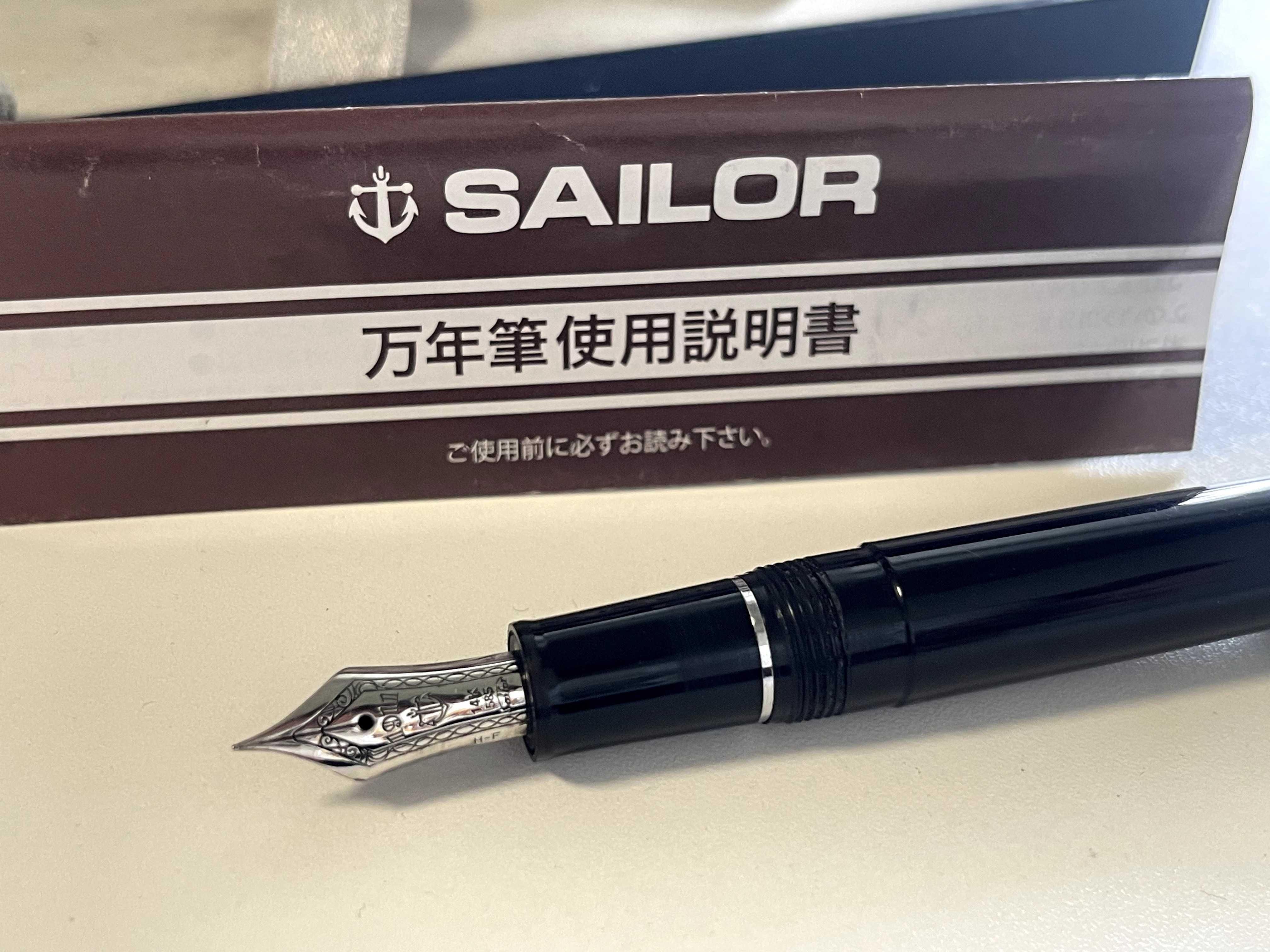 Sailor 1911 Professional Gear. Ручка з золотим пером