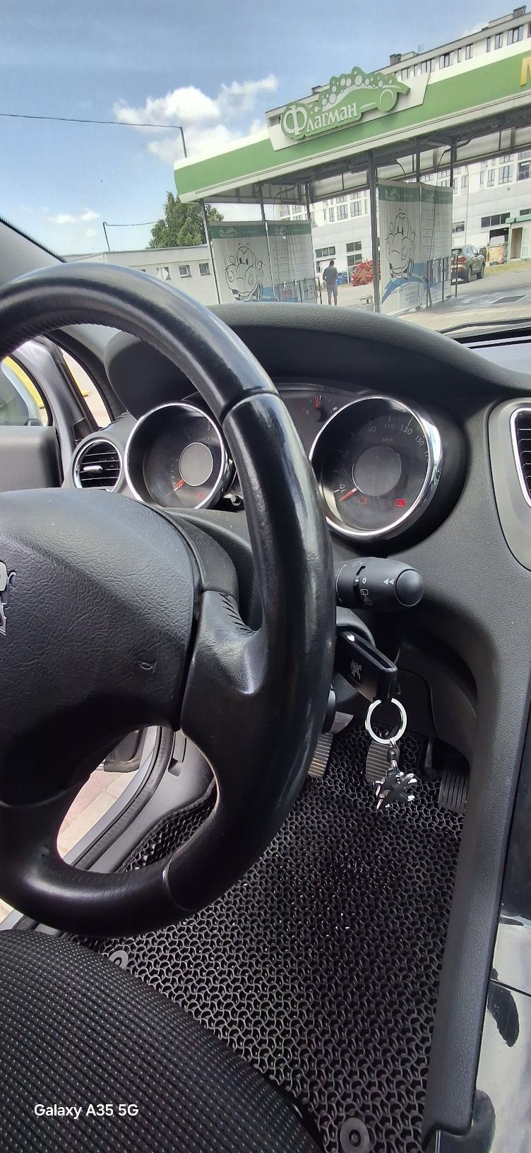 Продам Peugeot 5008 1,6 дизель МКПП.