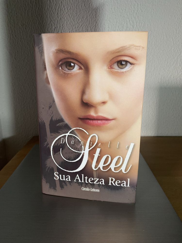 Livro Sua Alteza Real Danielle Steel NOVO