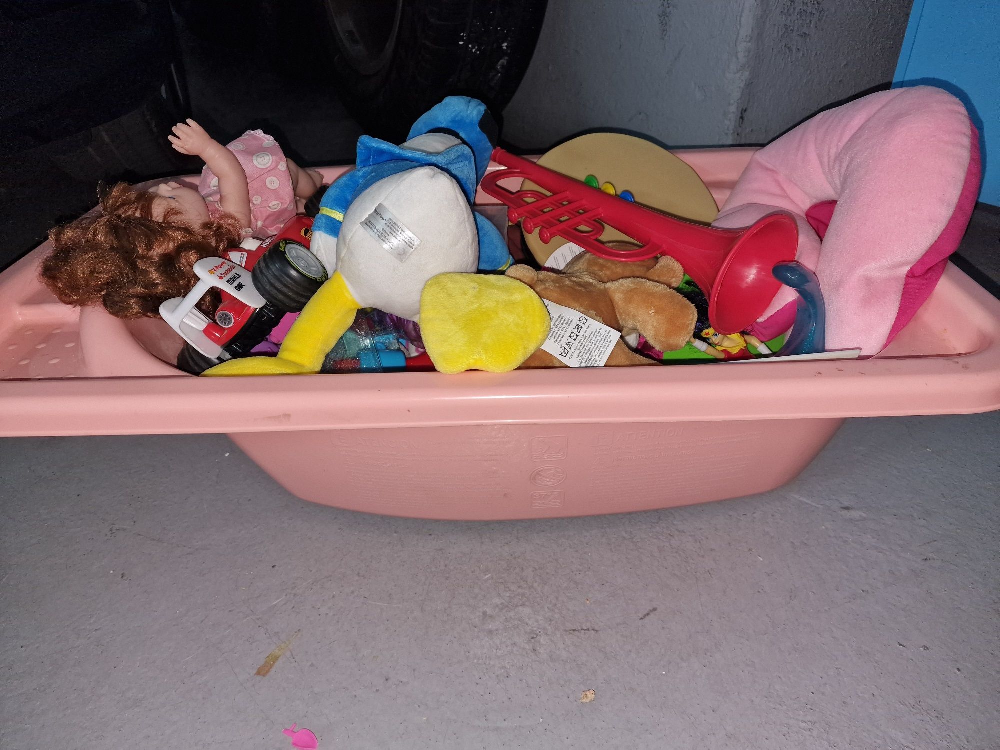 Banheira para bebé  com brinquedos diversos