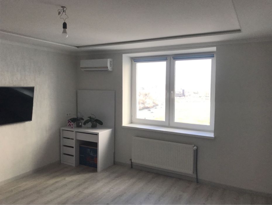 Продам 3-кімнатну квартиру на Митниці, вул. Жужоми