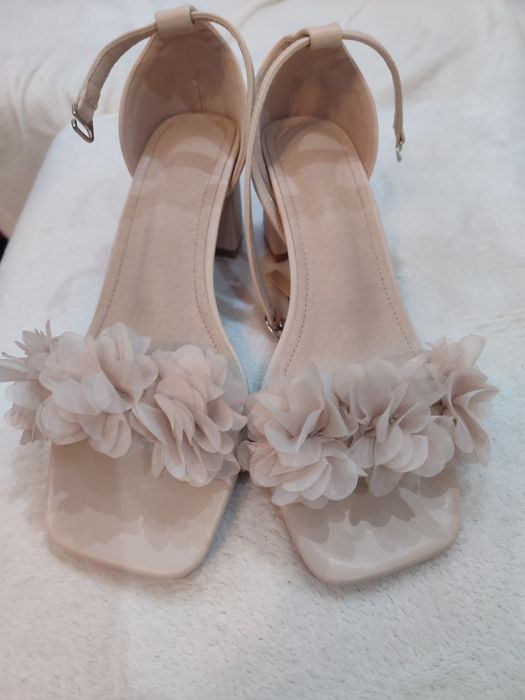 Sandalki na kwadratowy obcas