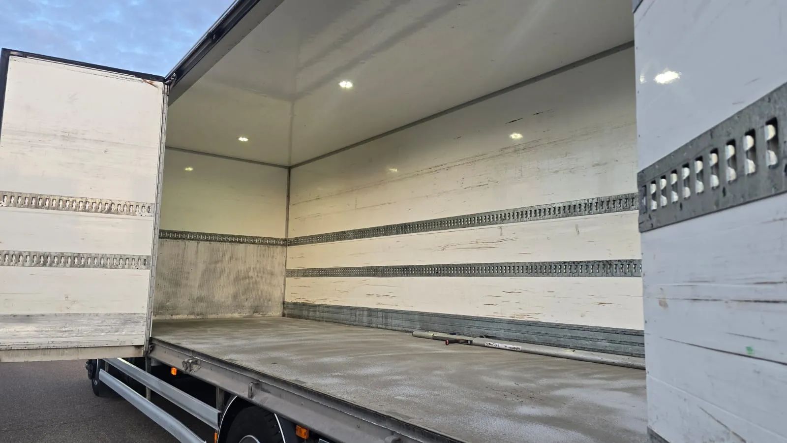 Volvo FL 250 Euro 6 kurierka otwierany bok 18ton DMC 8710kg ładowność świeży import!  zadbany super stan!