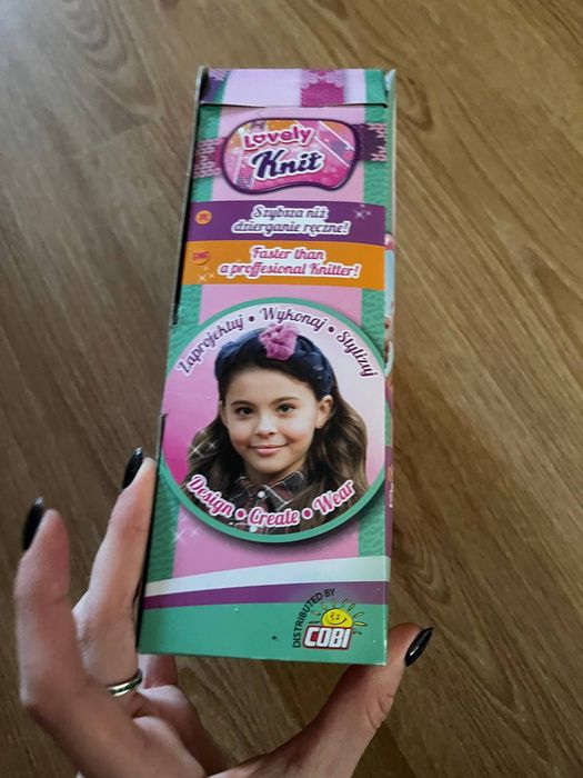 Maszynka dziewiarska dla dziewczynki. Nowe