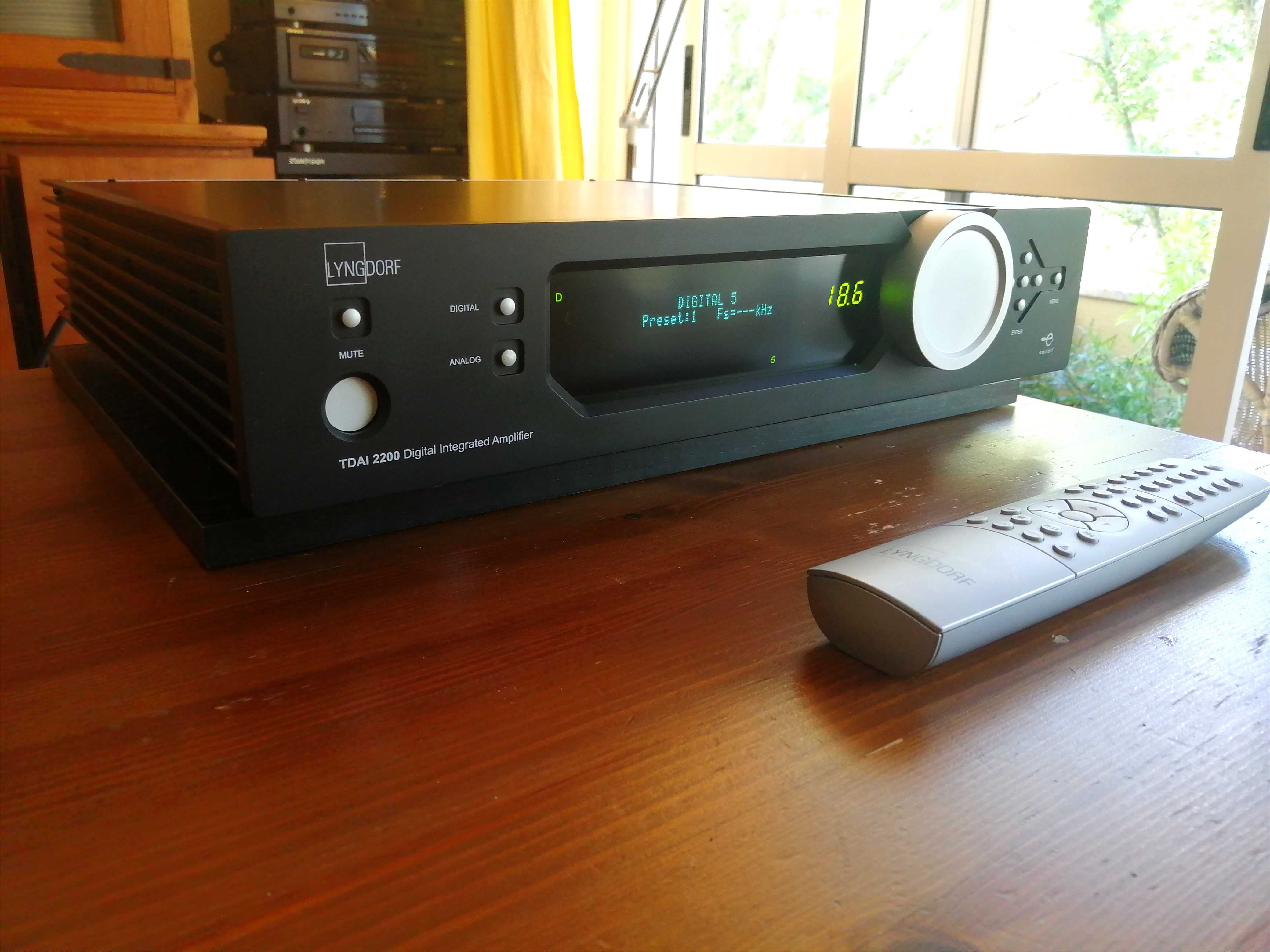 TACT - Lyngdorf Tdai 2200 Amplificador Hi-Fi Digital 200Wx2 + Dac