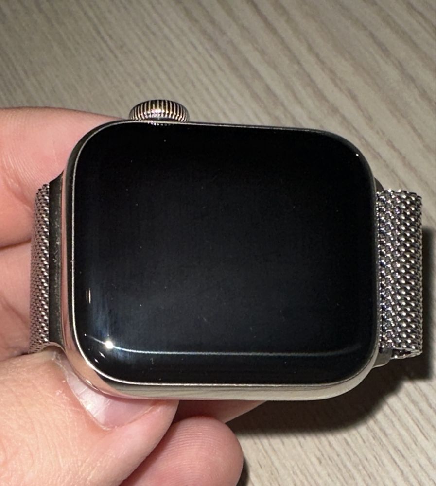 Apple Watch Series 4 40 mm Stainless Steel Case Milanese Loop