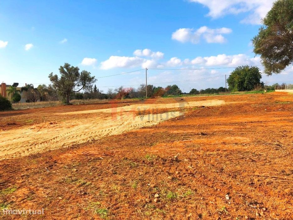 Terreno com projeto aprovado para construção de 15 moradias geminad...