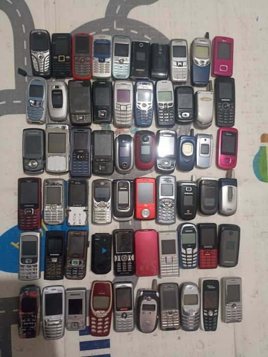 Телефони на запчастини