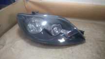 ) Golf V Plus lampa prawa przednia EU
