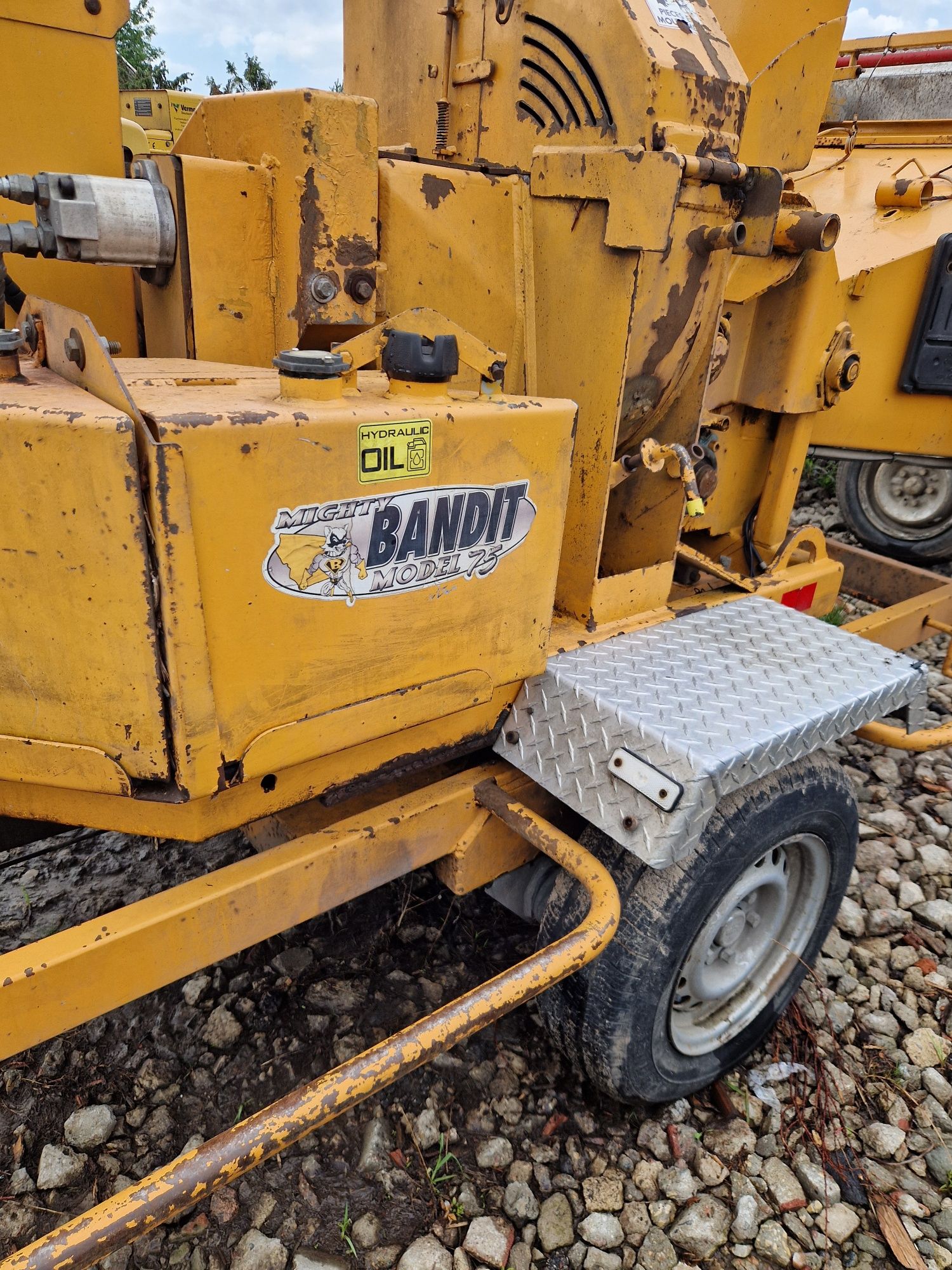 Rębak Bandit 75 XL
2012 r
Masa: 1260 kg 

Wystawiam fv VAT 23% Podana