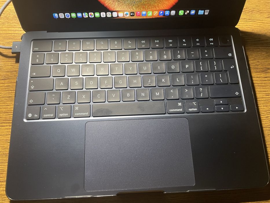 MacBook Air M4 16/256GB Midnight - stan idealny - 2wu dniowy