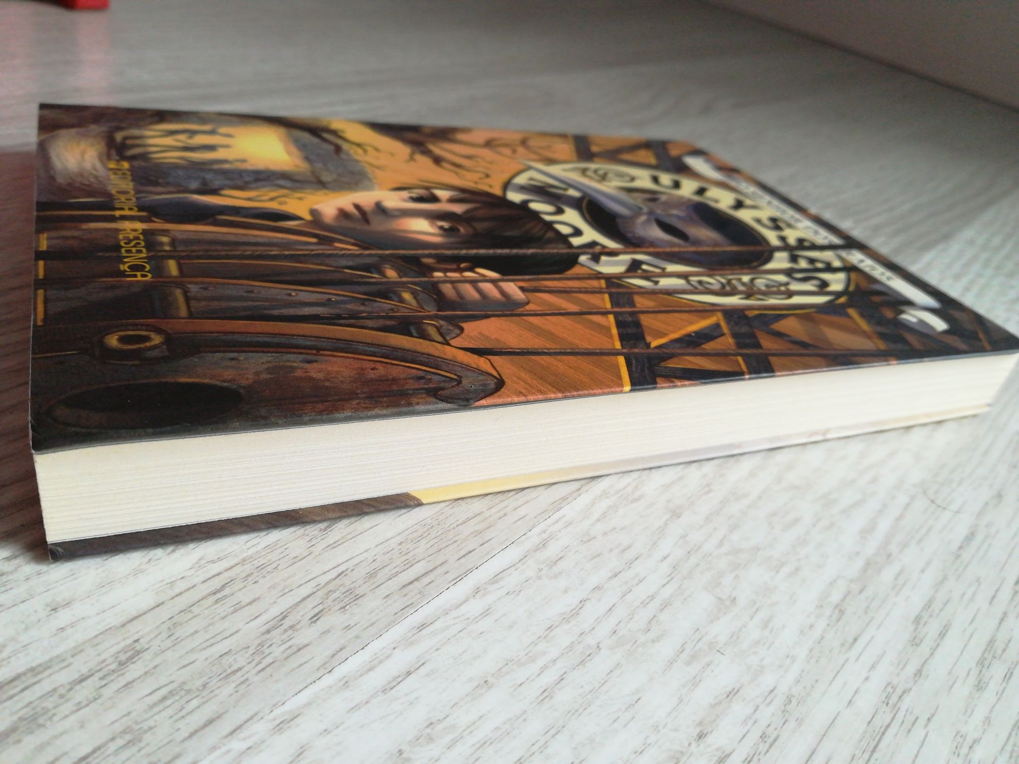 Livro "O senhor dos raios", de Ulysses Moore