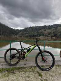 Bicicleta enduro mondraker