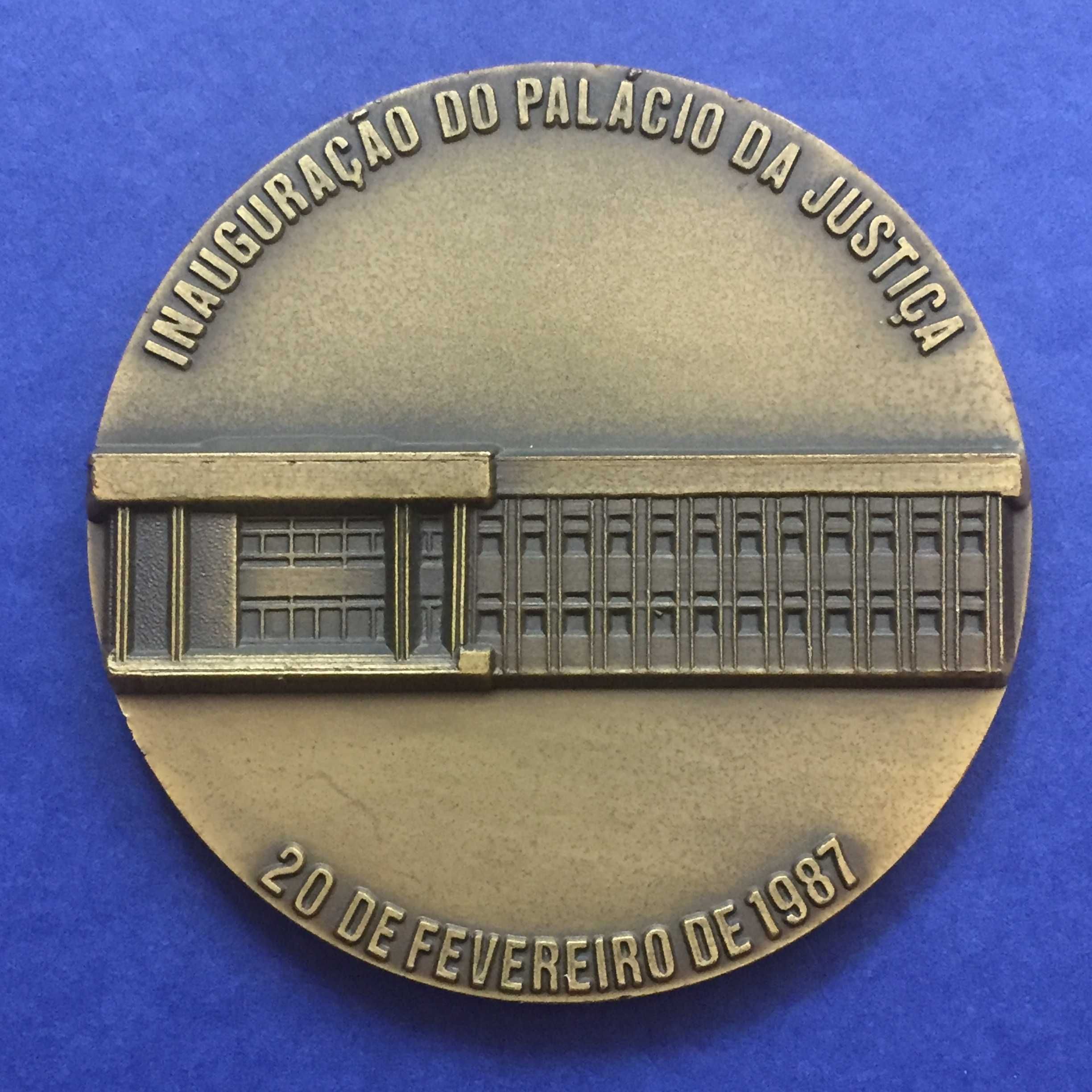medalha CAMARA MUNICIPAL DE OLIVEIRA DE FRADES-Palácio da Justiça 1987