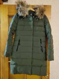 Зимня куртка пальто темно зеленого кольору
