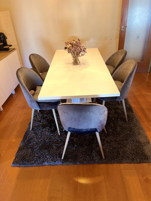 Mesa de jantar com 6 cadeiras