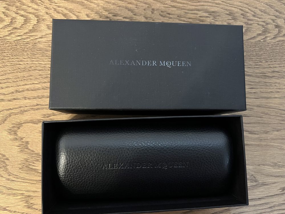 Okulary koty Alexander MCQUEEN, model Blanki Lipińskiej AM0228S 002