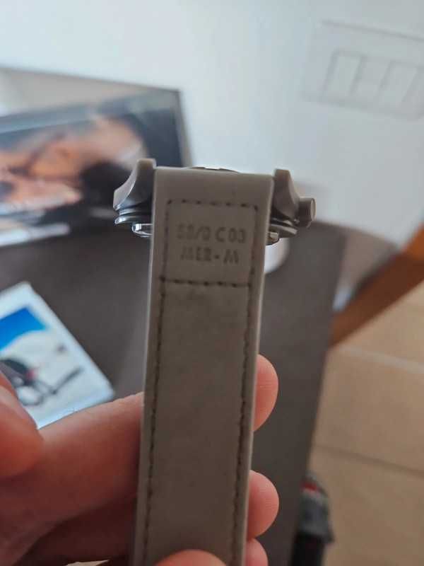 Omega x Swatch SO33A100 - Kosmiczny Design z Merkurego