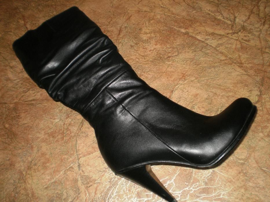 Теплые кожаные сапожки на каблуке