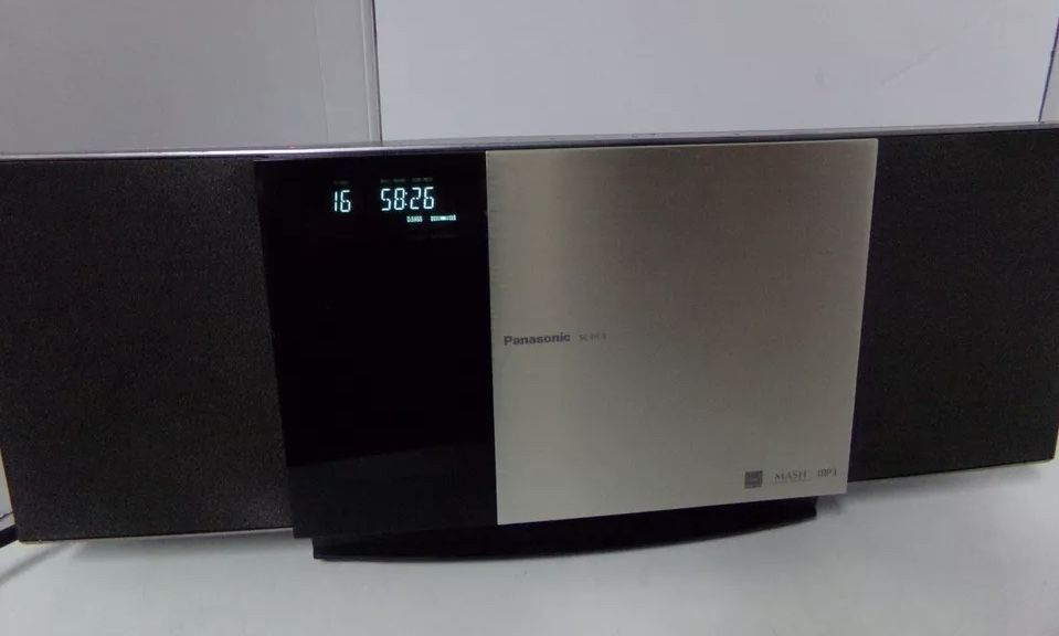 Panasonic SC-HC3 iPod MP3 CD player, AM-FM rádio