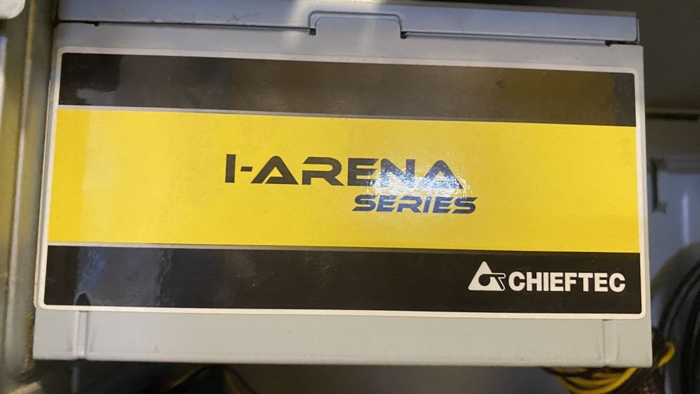 Продаю комп’ютер (працюючий, але вже не новий) або по деталях