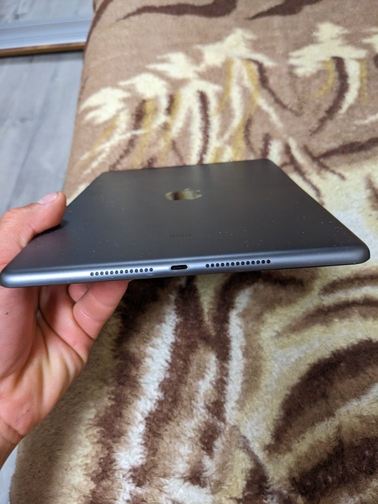 iPad 7 128 Гб LTE