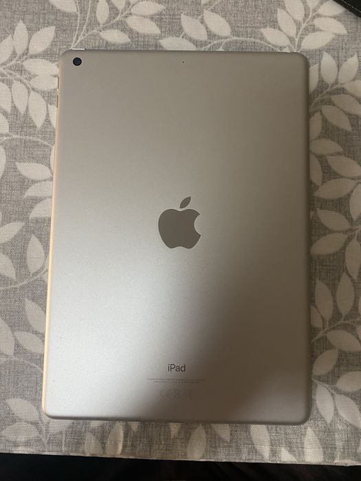 Apple iPad 10.2 - 32GB Cinzento Cideral