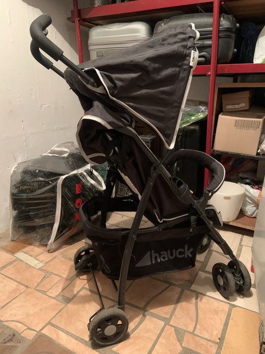 Прогулянкова коляска