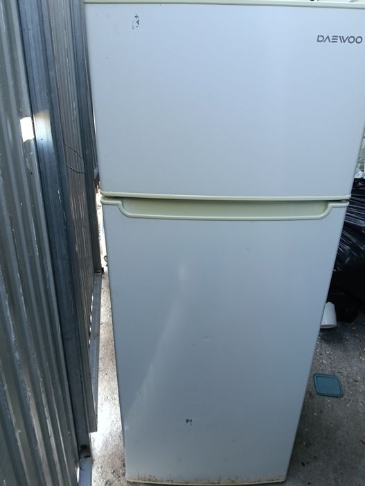 Frigorífico Daewoo em bom estado de utilização. Perfeito para armazena