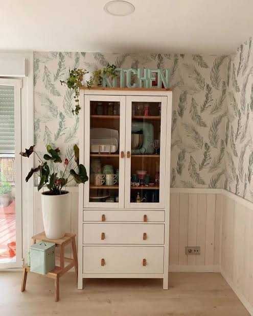 cristaleira móvel de cozinha