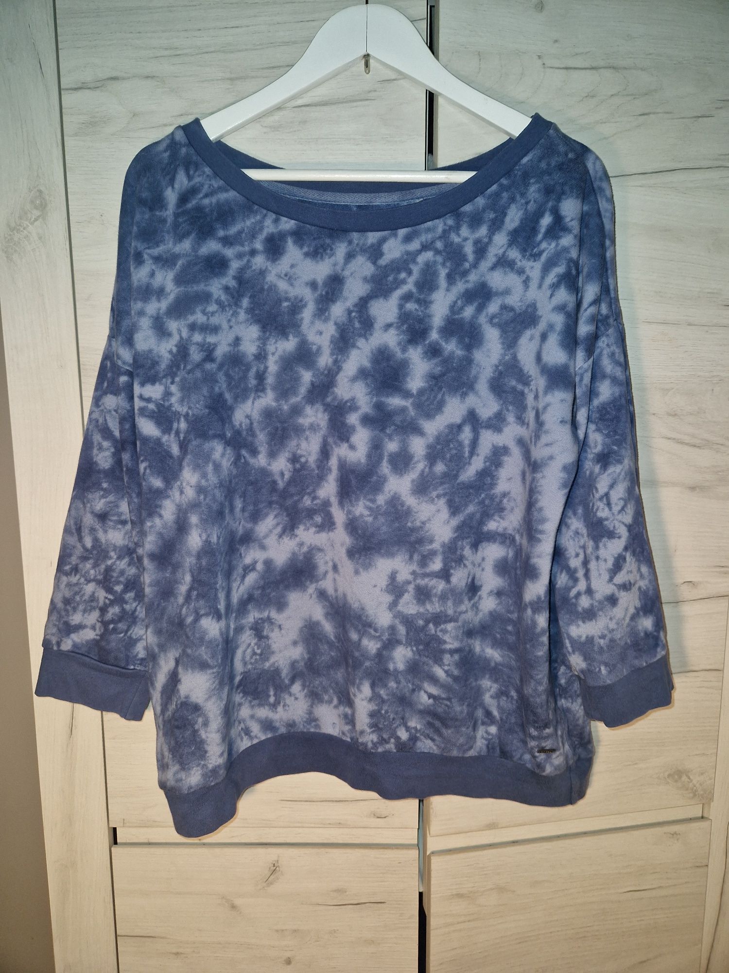 niebieska bluza sinsay