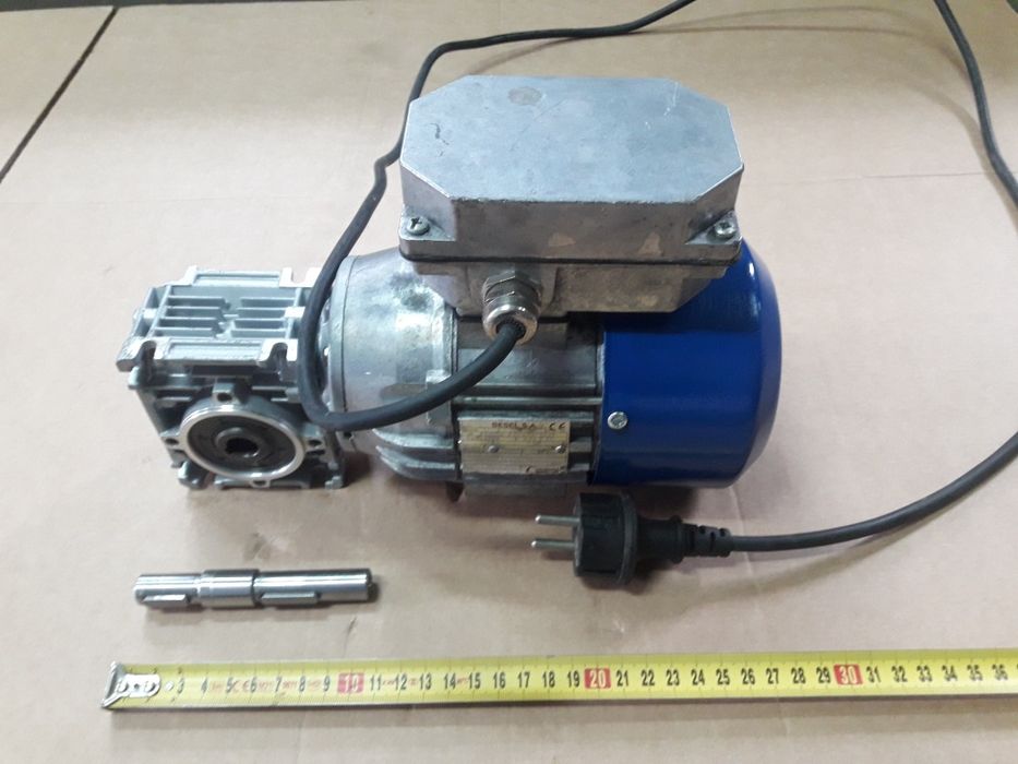 Motoreduktor jednofazowy 230v 45 obrotów  0.09kw