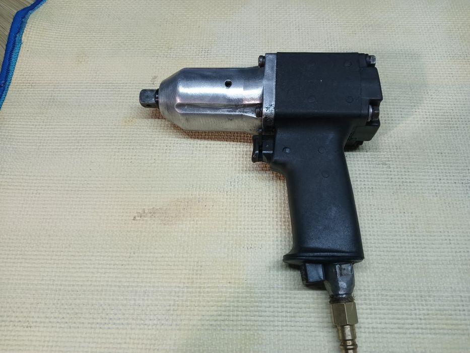 Пневмогайковерт. Пнематичный гайковёрт с реверсом. 1/2 квадрат.